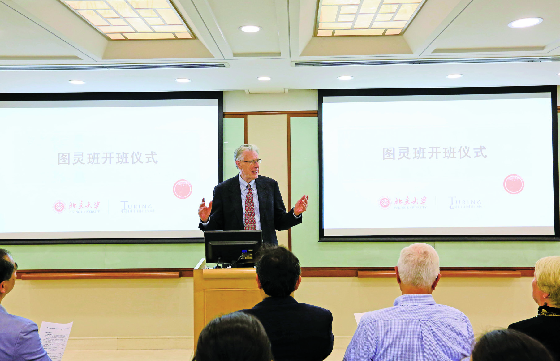 加强高层次外籍人才聘任交流