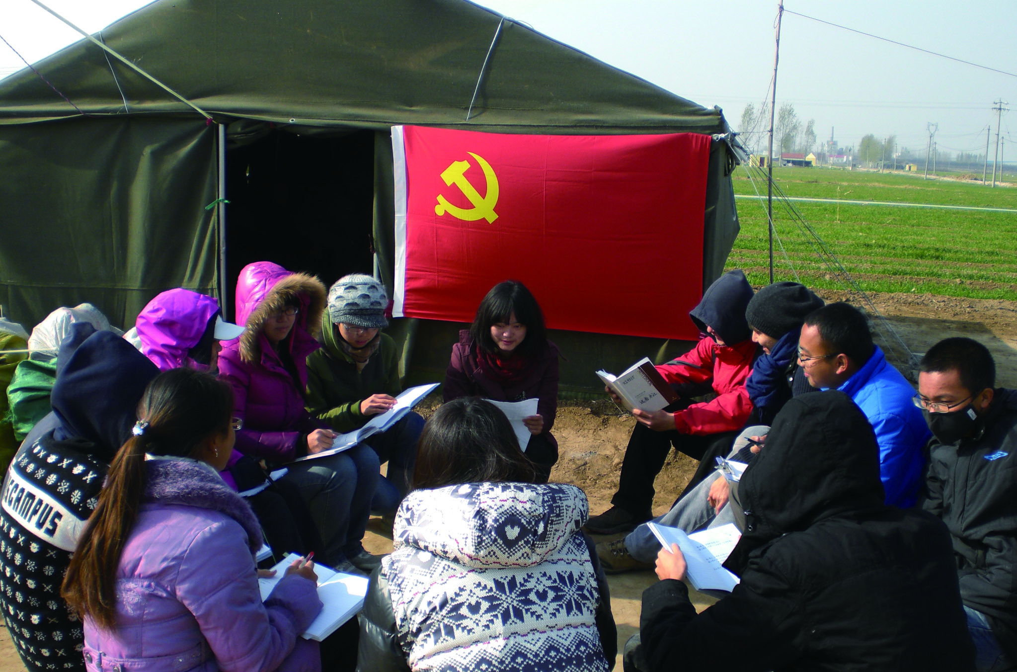 支部建在考古队上