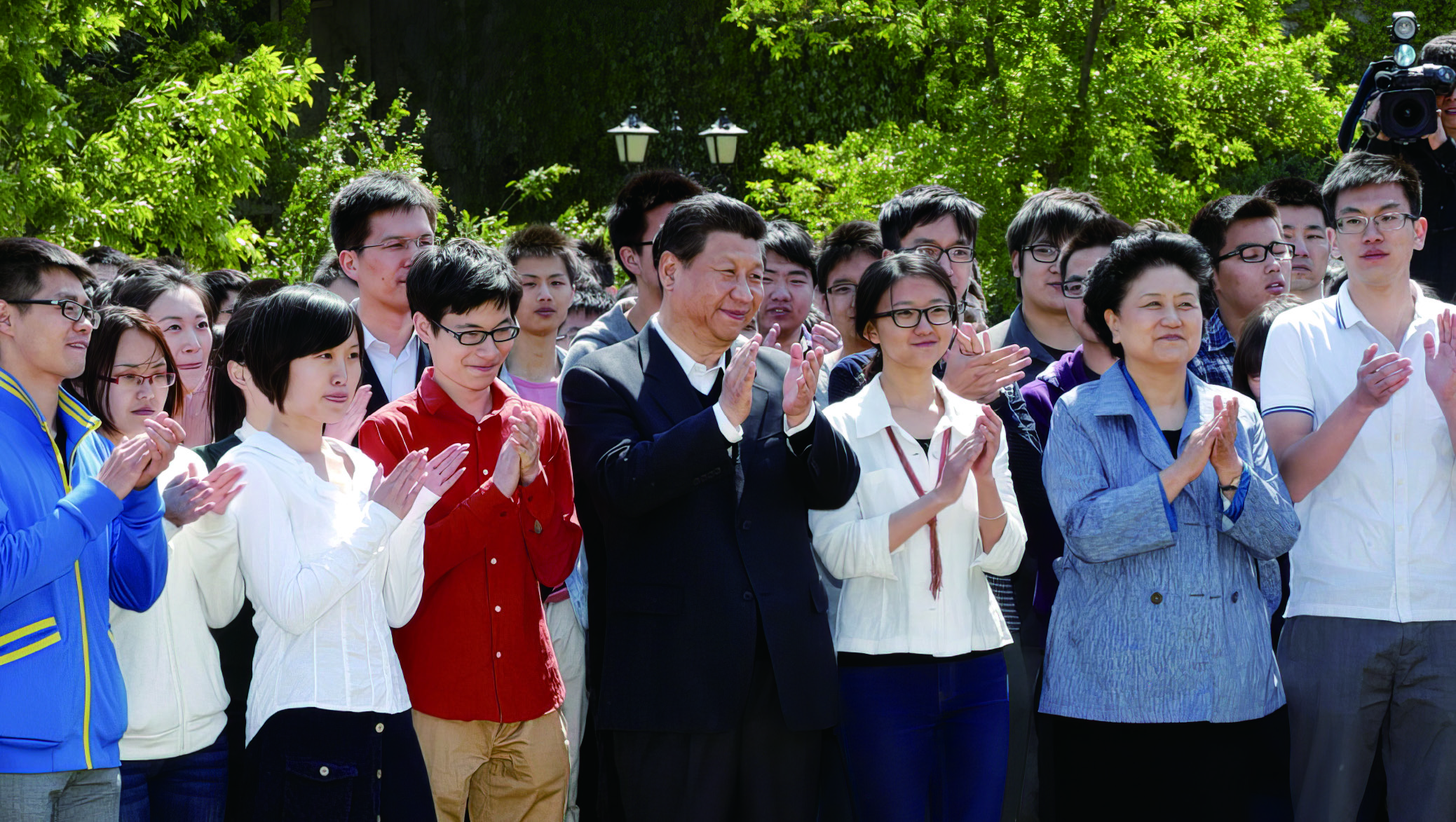 习近平观看北大师生纪念五四运动95周年青春诗会