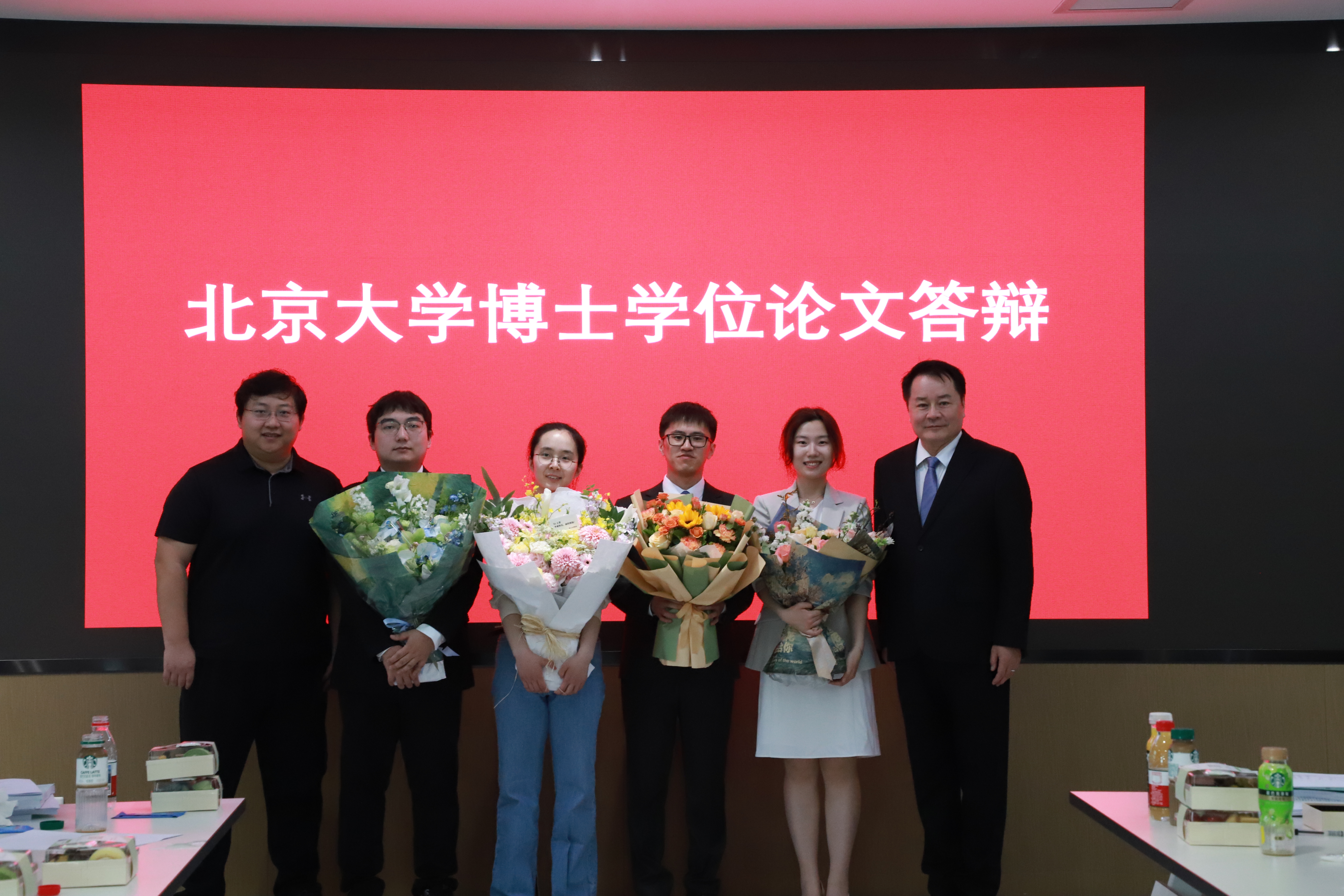 图23 2025年谢组博士毕业生简繁冲、王菁、张剑坤、王治与曹云龙、谢晓亮合影.jpg