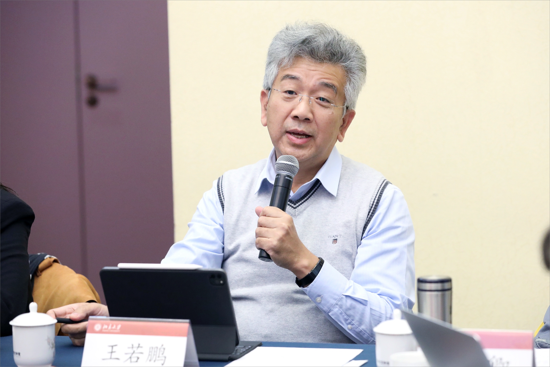 f7e16fc7ba474888b4166c0a8951416c.jpg 致公党北大支部主委王若鹏发言.jpg