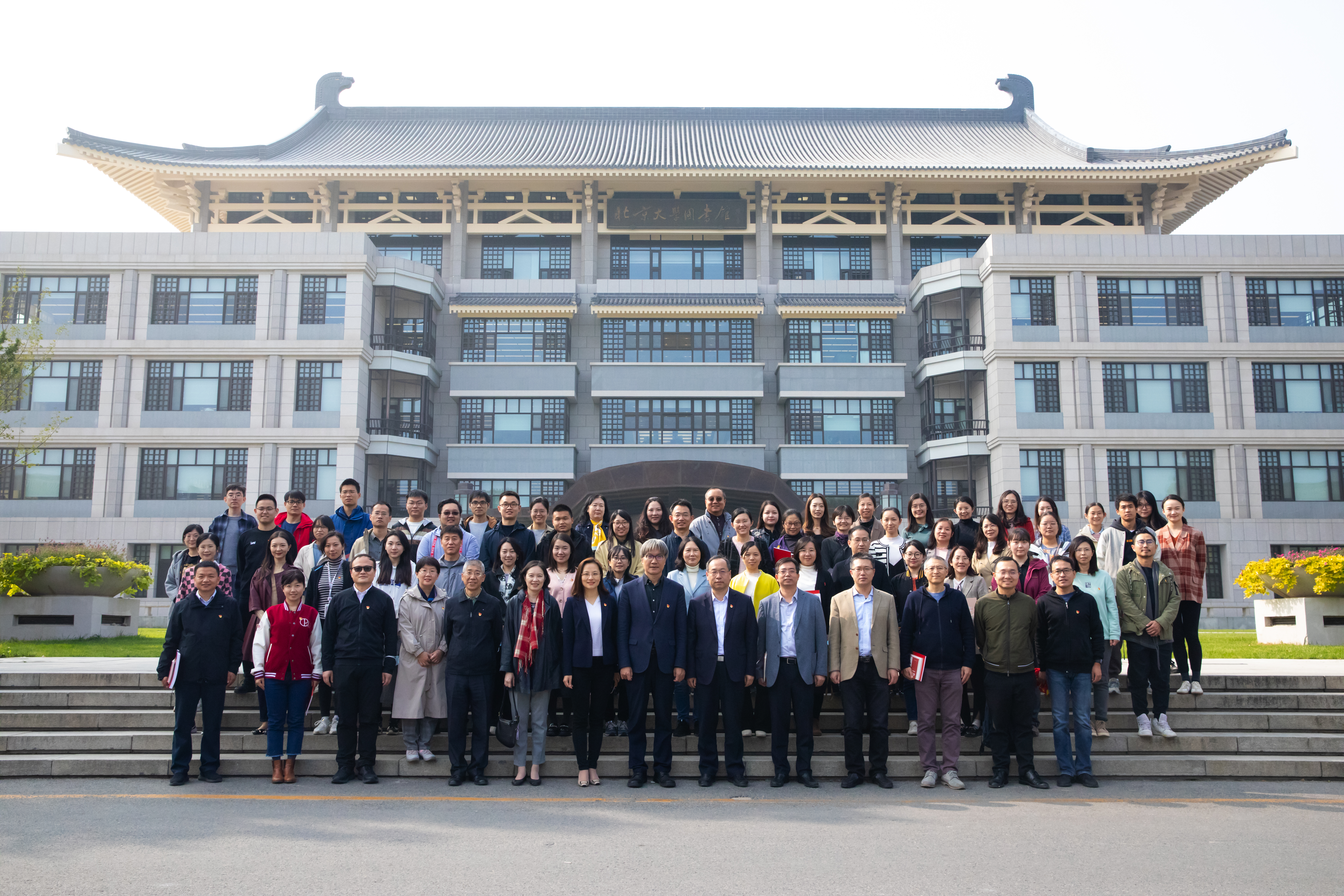 a822d7726f584f648e8319e6f7ea9ff7.jpg 参观展览2.jpg