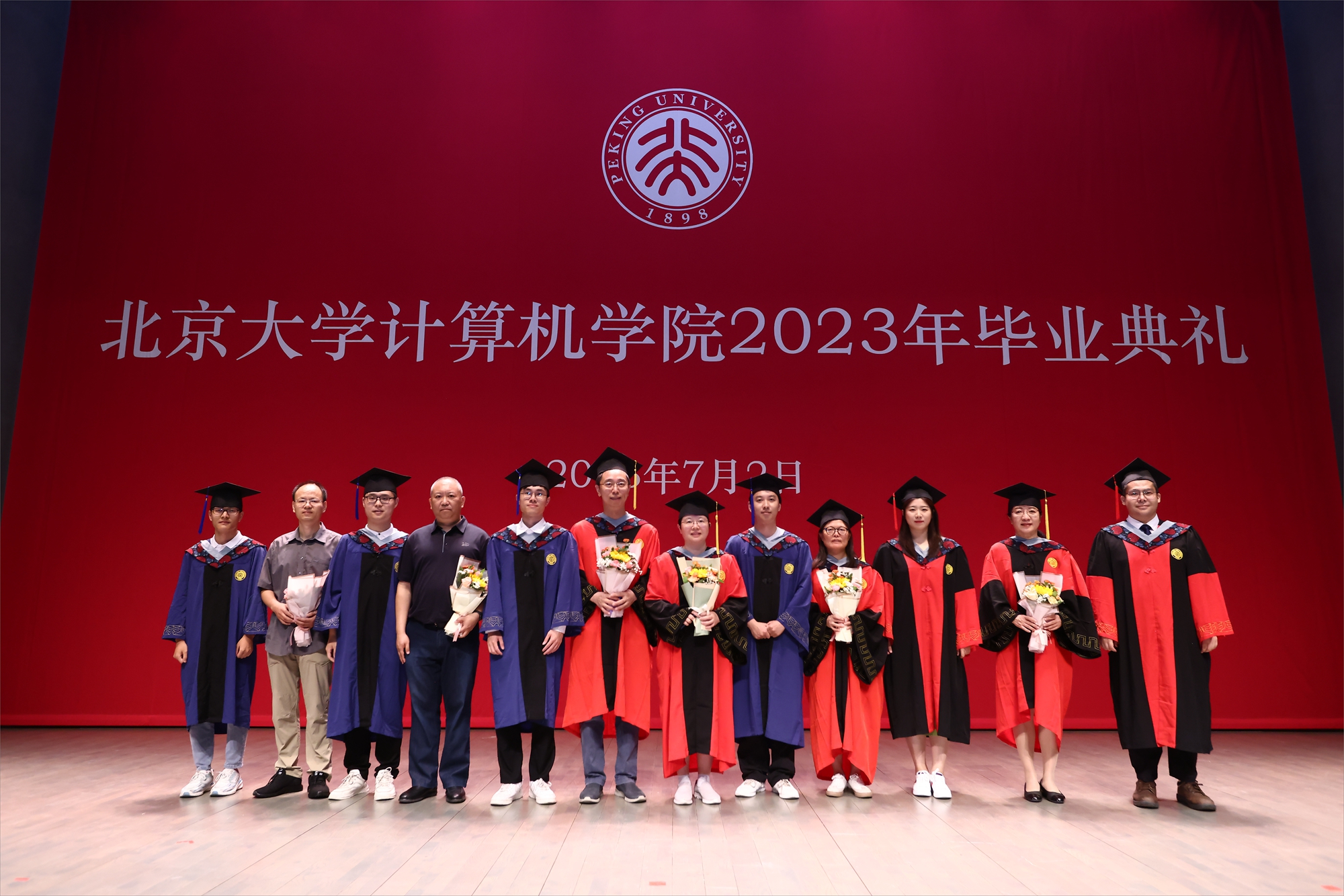 a353d05f832740208bc4f80dc89dd037.jpg 感谢师恩献花2.jpg