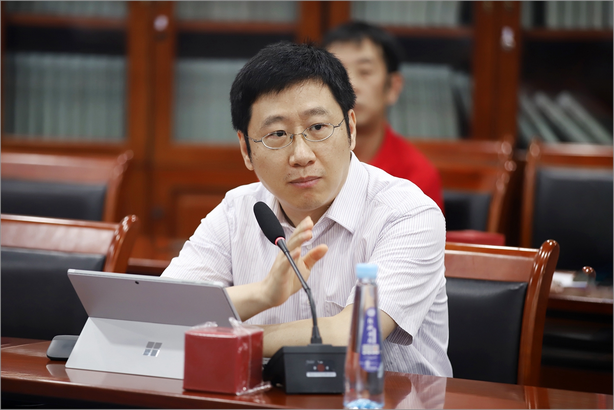 e75be8b570484cb9801d58c134ae0850.jpg 郑伟.jpg