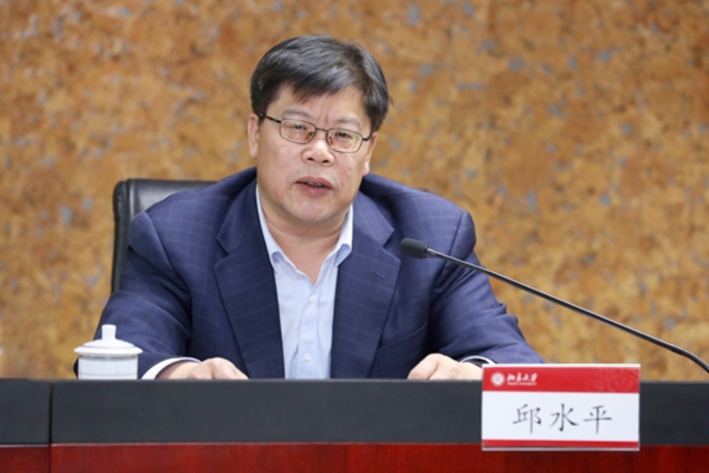 218A0237_调整大小