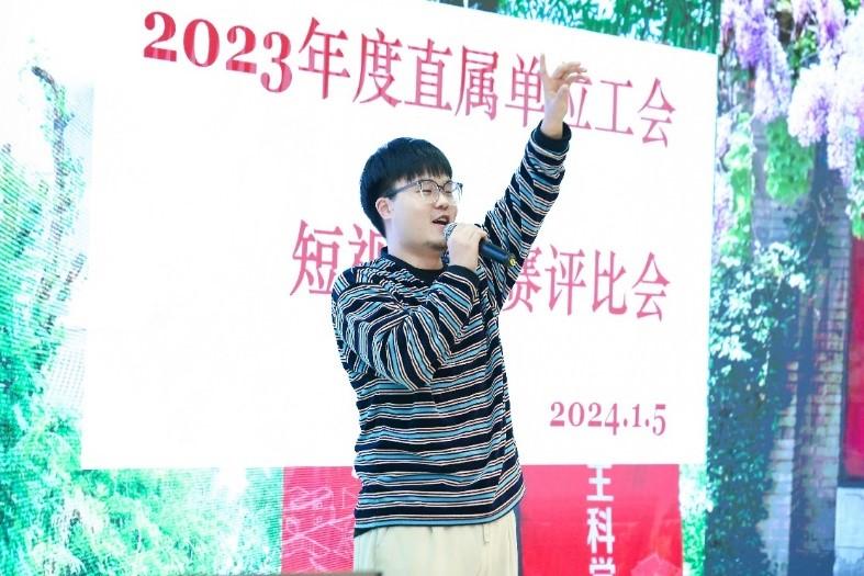 演出歌曲《讲不出再见》.jpg