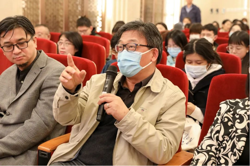 3a44fd0aa35a487ab13d3090e3145950.png 与会师生与高宏存教授展开交流.png