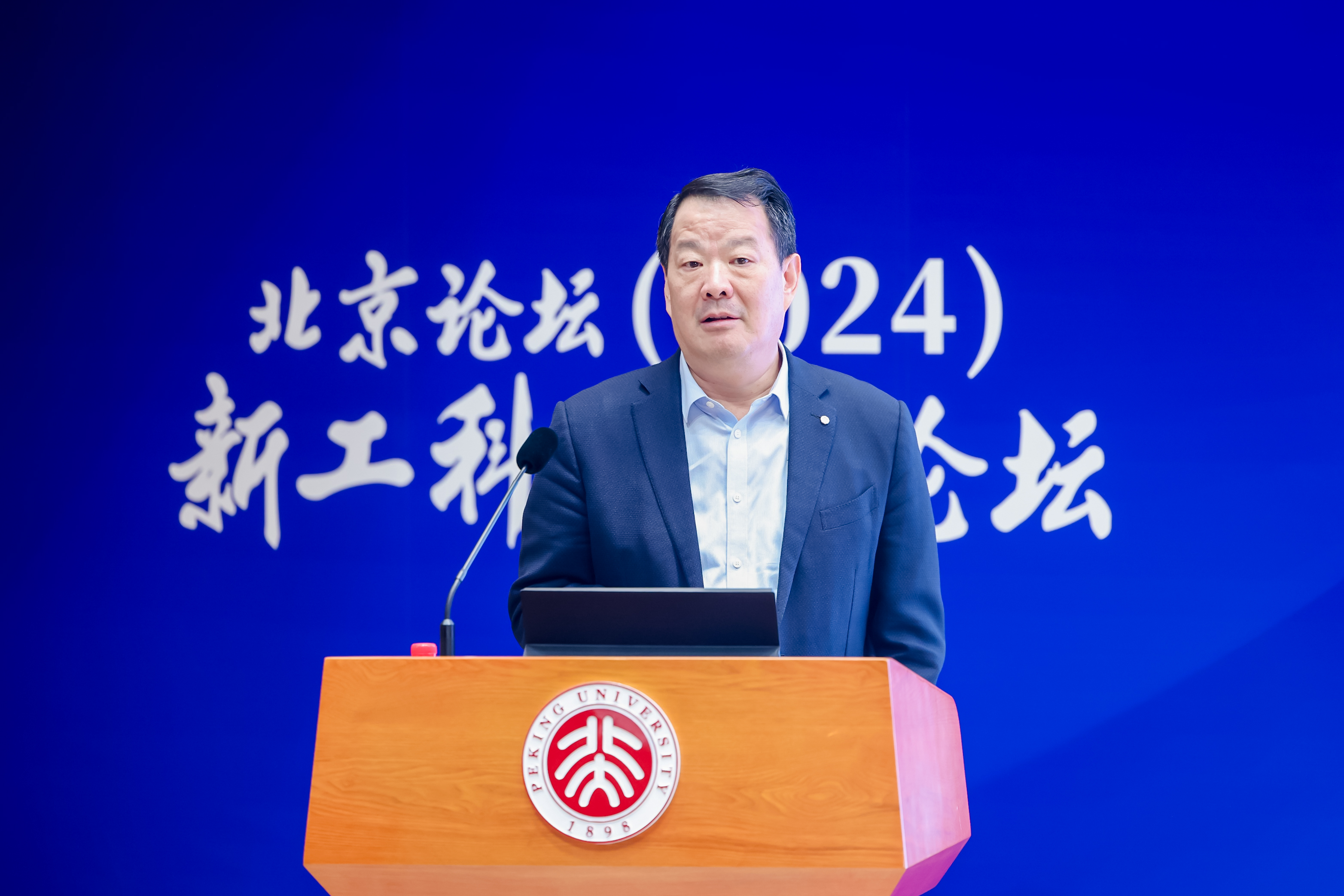 09 彭寿作报告.JPG