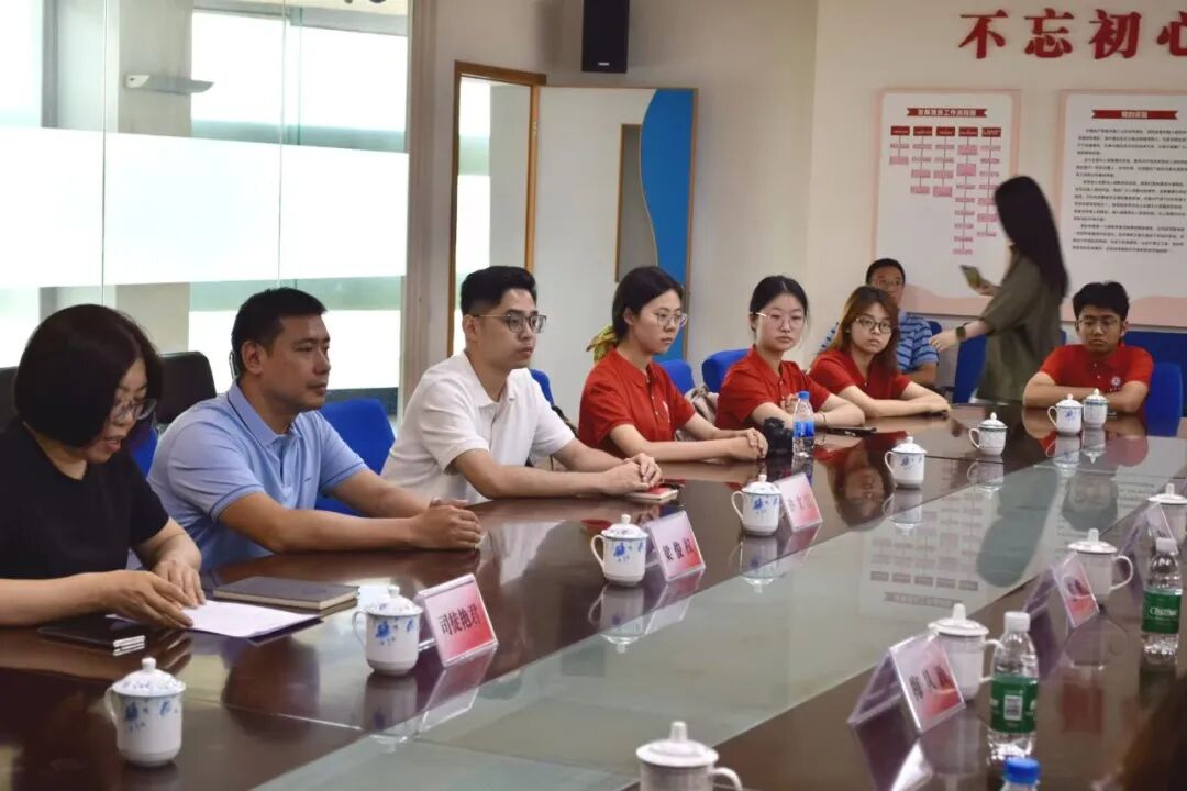 实践团与开平市融媒体中心座谈.jpg